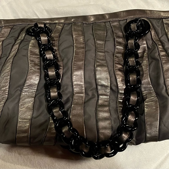 Prada Tessuto and Nappa Waves Tote Bag, Authenticity Guaranteed - Picture 3 of 15